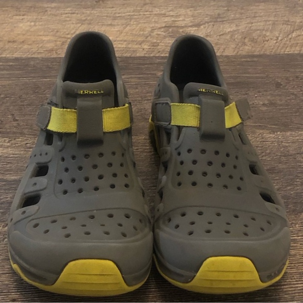 Hydro Canyon Sandals. Merrell. Size 4. Water shoes.